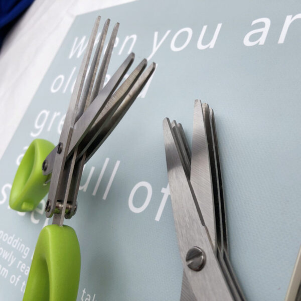 5-Layer Stainless Steel Herb Scissors - Image 5